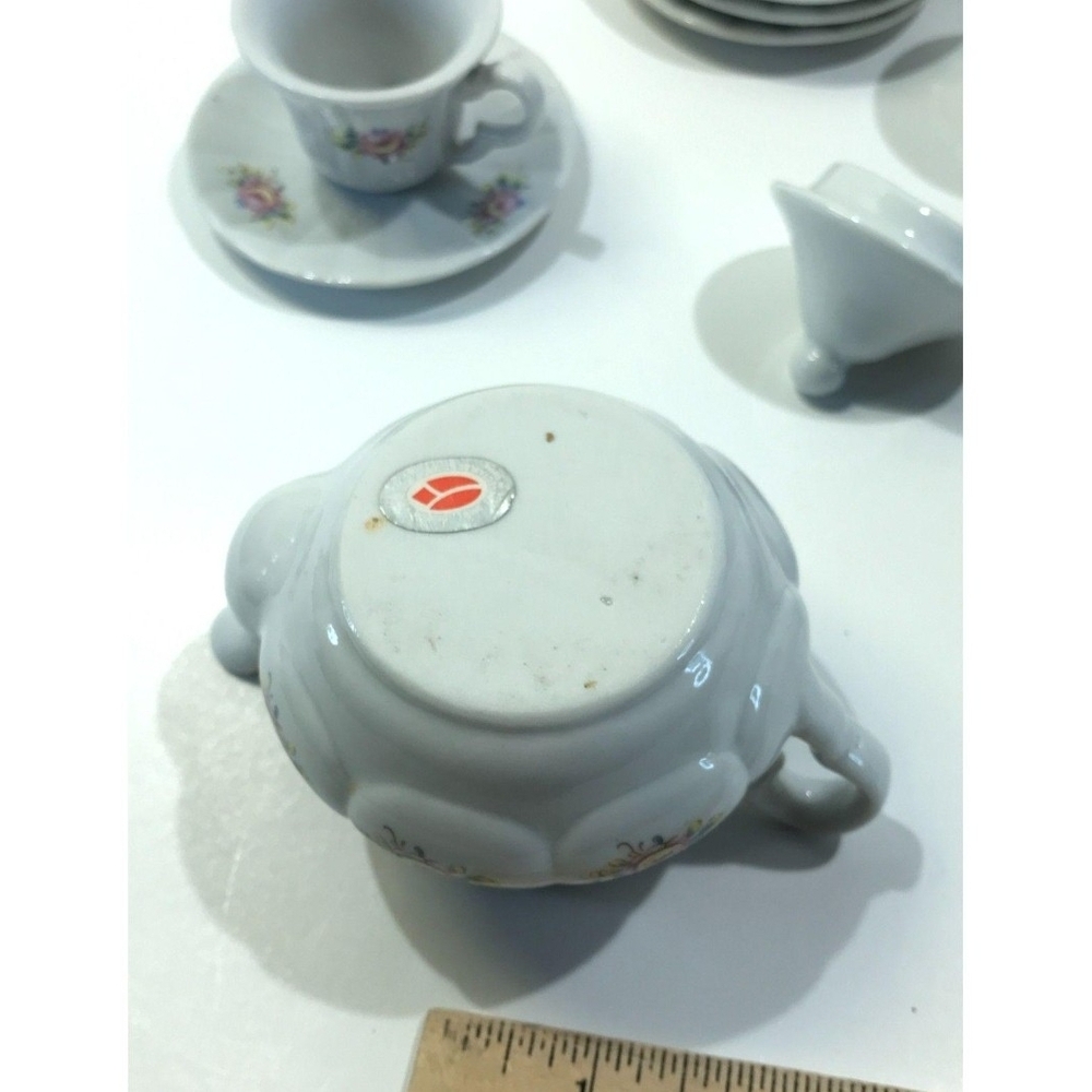 Delton Collectable Tea Set - Picture 2 of 6
